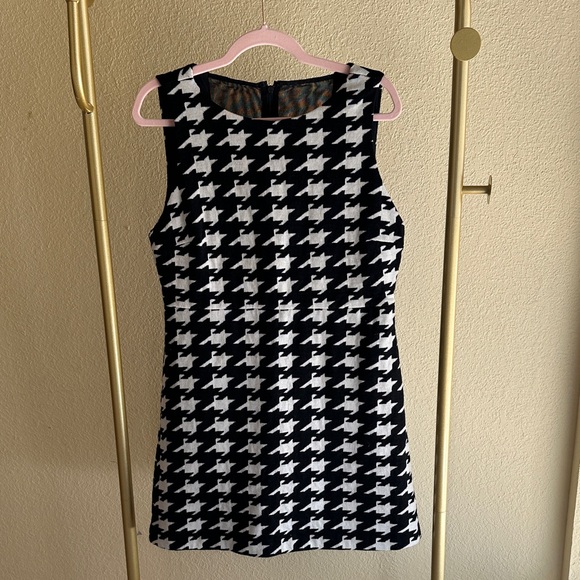 Alice + Olivia Black and White Houndstooth Mini Dress - Picture 2 of 8